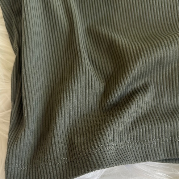 Green Ribbed Crop Top - Picture 4 of 9